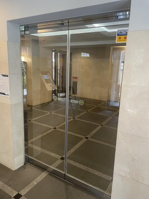 1K Apartment for Sale in Nishi-Shinjuku, Shinjuku, Tokyo - Thumbnail 2