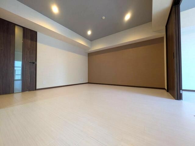 Renovated 3LDK Apartment Near Misato Station, Saitama - Thumbnail 3