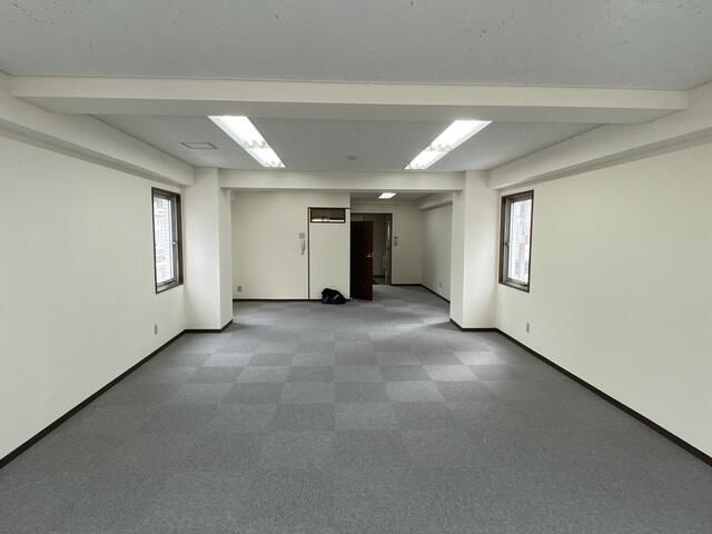 Commercial Space for Rent in Nishi-Tokyo, 60.94 sqm - Thumbnail 3