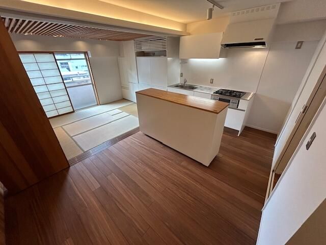 2LDK Apartment for Sale in Taito, Tokyo - 71.10 sqm - Thumbnail 2