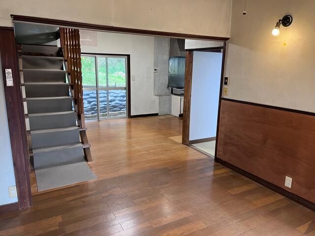 5LDK Rental House in Hayama, Kanagawa with Garden and Free Parking - Thumbnail 4