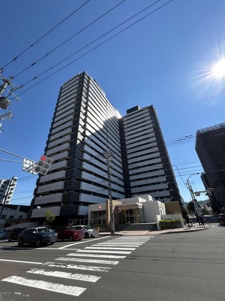 4LDK Apartment for Sale in Sapporo Nishi Ward, Hokkaido - Image 1