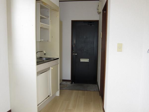 Affordable 1R Apartment for Rent near Sakuragaoka Station, Yamato - Thumbnail 3