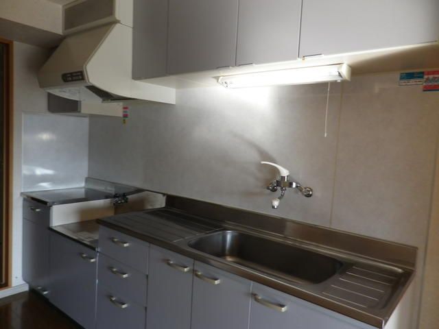 2LDK Apartment for Rent in Utsunomiya, Tochigi - 68.25 sqm - Thumbnail 3