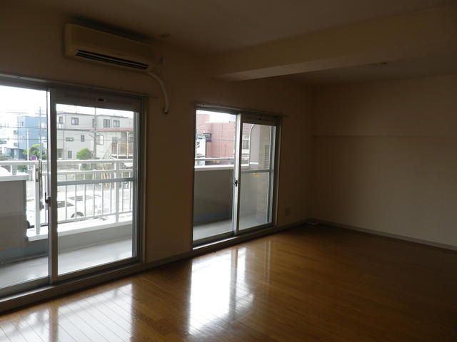 2LDK Apartment for Rent in Utsunomiya, Tochigi - 68.25 sqm - Thumbnail 2