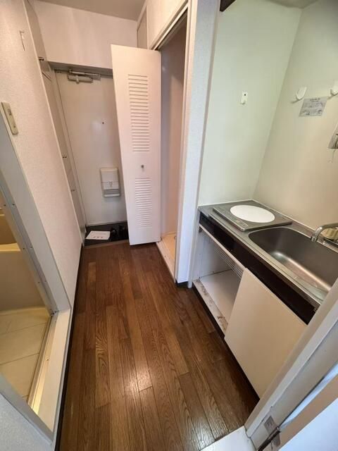 1K Apartment for Sale in Suginami Ward, Tokyo - Thumbnail 3