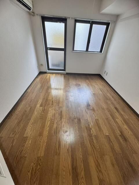 1K Apartment for Sale in Suginami Ward, Tokyo - Thumbnail 2