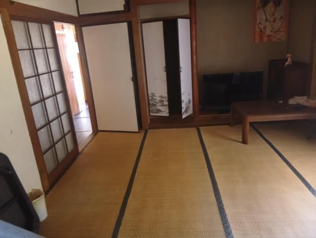 5DK Detached House for Sale in Kure, Hiroshima with 213 sqm Land - Thumbnail 2