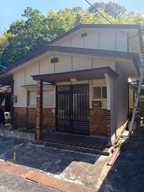 5DK Detached House for Sale in Kure, Hiroshima with 213 sqm Land - Main Image