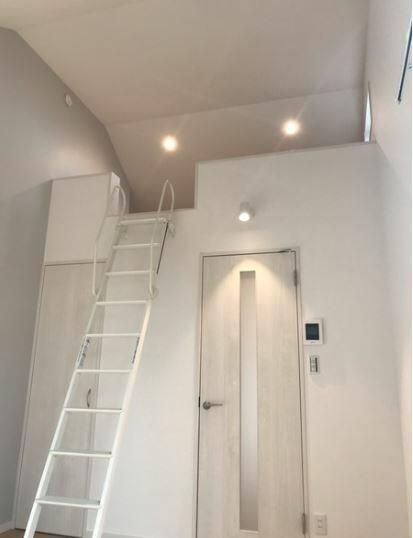 Modern 8-Unit Apartment Building for Sale in Setagaya, Tokyo - Thumbnail 3