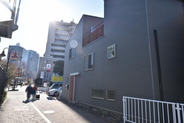 2011 Built 2LDK House for Sale in Nakano, Tokyo - Image 9