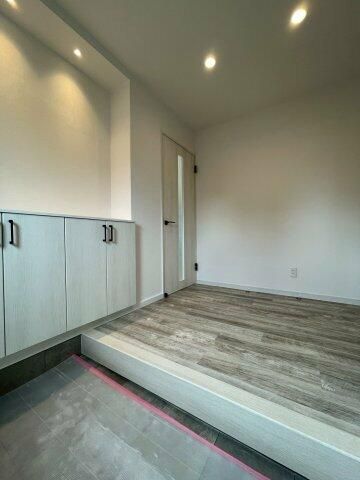 1998 1LDK House in Quiet Ebetsu with Parking for Two - Thumbnail 2