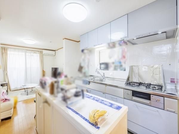 4LDK Wooden House for Sale in Yokohama Tsurumi, Kanagawa - Thumbnail 2