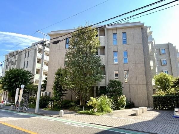 Kichijoji Symphonia 3LDK Apartment for Sale in Mitaka, Tokyo - Thumbnail 3