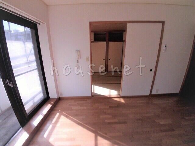 2DK Apartment for Rent in Tachikawa, Tokyo - 5 Min Walk to Station - Thumbnail 2