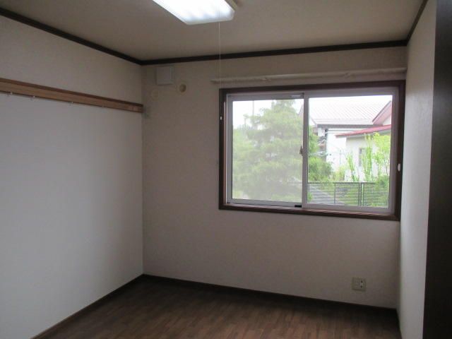 2LDK Apartment for Rent in Akita City, Akita Prefecture - Thumbnail 4