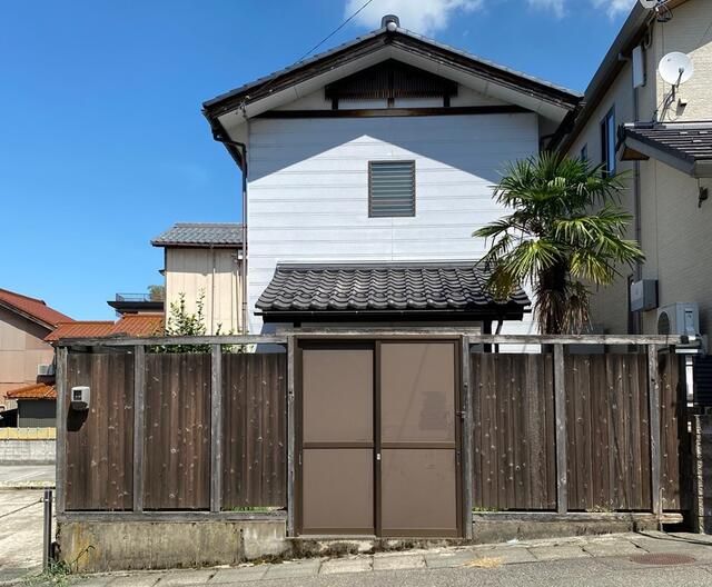 Renovation Opportunity: 1994 Wooden Building in Kaga Onsen Town - Image 7