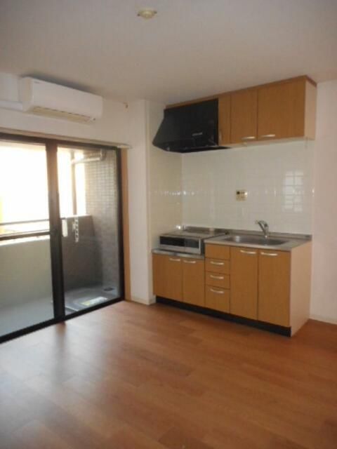 Regina Tower 2DK Apartment for Rent in Yokosuka - Thumbnail 2