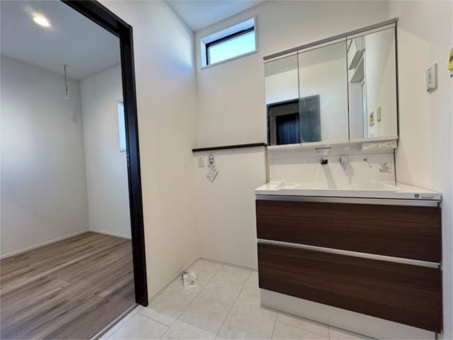 New 3LDK House in Takasaki with 3 Car Parking - Thumbnail 3