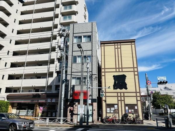 Modern 3K Townhouse for Sale in Sumida, Tokyo Near Skytree - Thumbnail 2