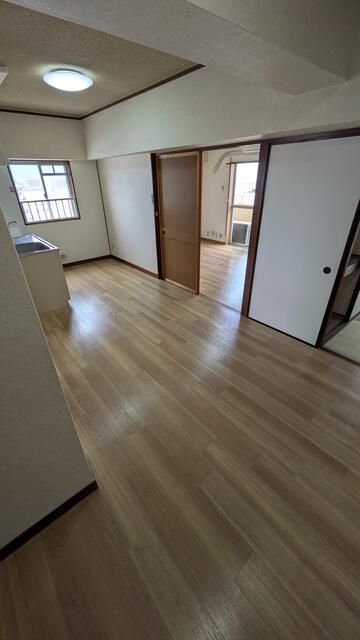 Kyofuku Hinode Mansion 3DK Apartment for Rent in Fukui City - Thumbnail 2