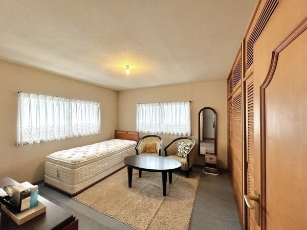 2LDK RC House for Sale in Kunitachi, Tokyo - Thumbnail 2