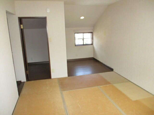 5LDK House for Sale in Hitachiota, Ibaraki with Garden and Parking - Thumbnail 2