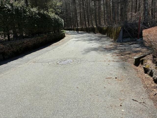 Land for Sale in Oshino Village, Yamanashi - 2120 sqm Plot - Thumbnail 3