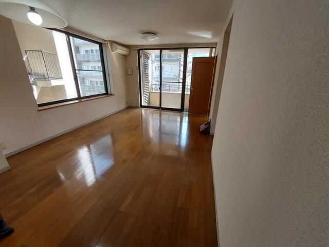 2LDK Apartment for Rent in Higashi-Nakano, Nakano, Tokyo - Thumbnail 4