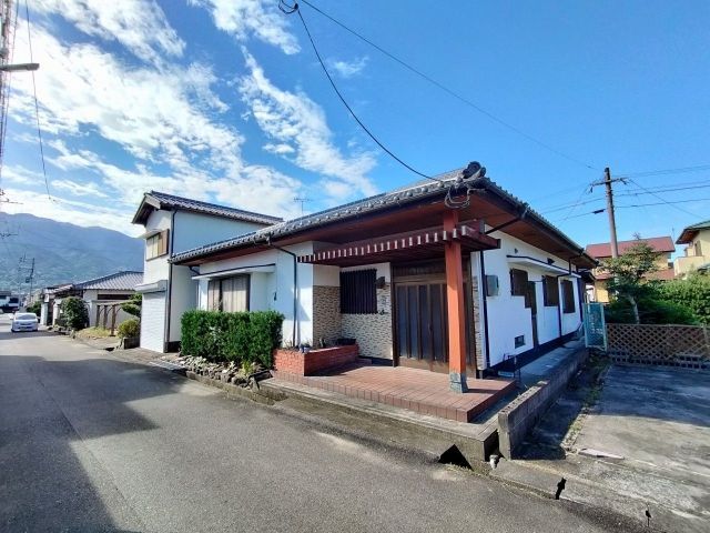 5LDK House for Sale in Quiet Kurume Neighborhood - Image 7