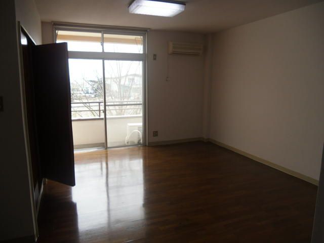 1K Apartment for Rent in Central City Yamanashi - Heights Sunbird - Thumbnail 4