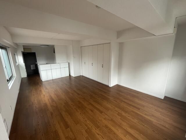 Renovated Office for Rent in Meguro, Tokyo - 39.9 sqm - Thumbnail 4