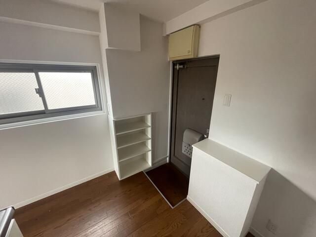 Renovated Office for Rent in Meguro, Tokyo - 39.9 sqm - Thumbnail 2