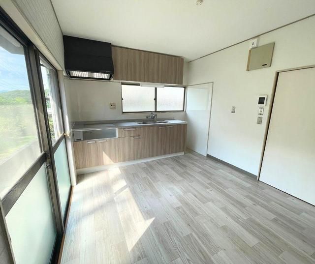 5DK House in Fukuyama with 223.65㎡ Land and Parking - Thumbnail 4