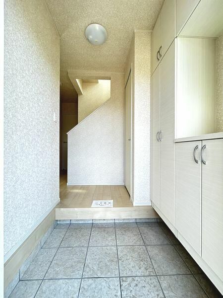 Modern 4LDK House for Sale in Noda, Chiba - 2018 Build - Thumbnail 3