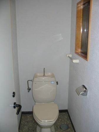 2LDK Apartment for Rent in Fukui City, Fukui - Thumbnail 4