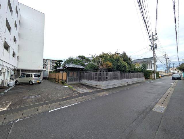 4LDK House with Large Warehouse in Shizuoka's Shimizu Ward - Thumbnail 3