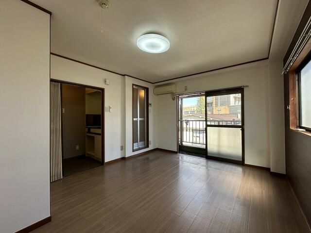 1K Apartment for Rent in Fussa City, Tokyo - 42,000 Yen - Thumbnail 4