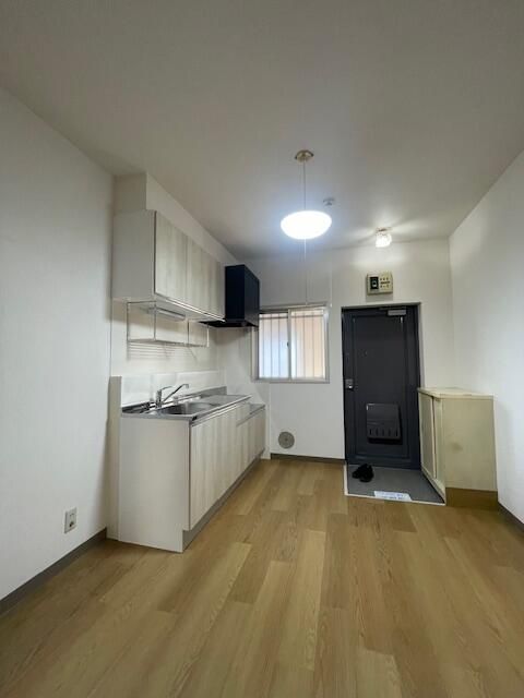 1K Apartment for Rent in Higashimurayama, Tokyo with Private Garden - Thumbnail 2