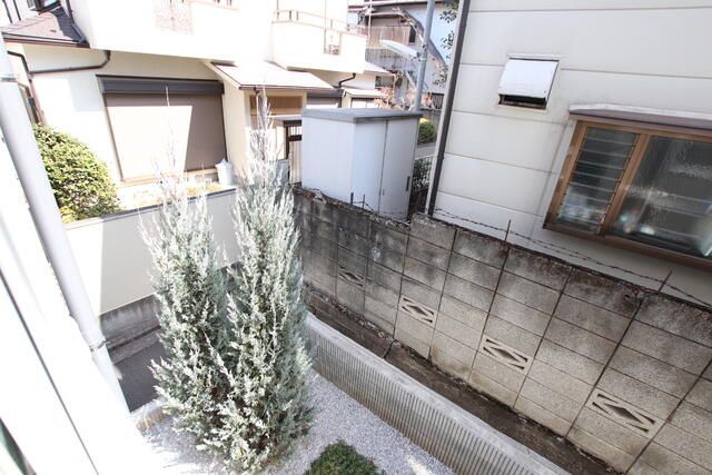 Studio Apartment for Rent in Shinjuku, Tokyo - 13.28m² - Thumbnail 2