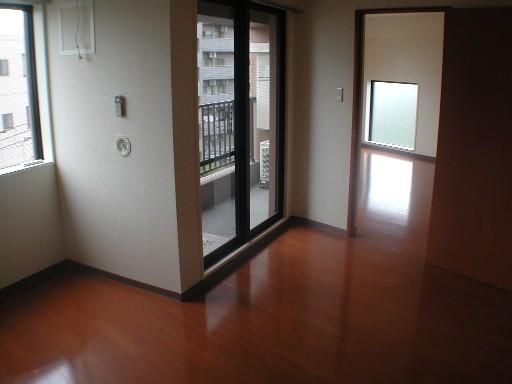 2K Apartment for Rent in Yayoicho, Nakano, Tokyo - 48.15 sqm - Thumbnail 4