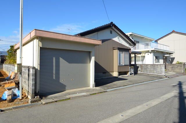 Spacious 6DK House in Toyama with Ample Parking - Thumbnail 4