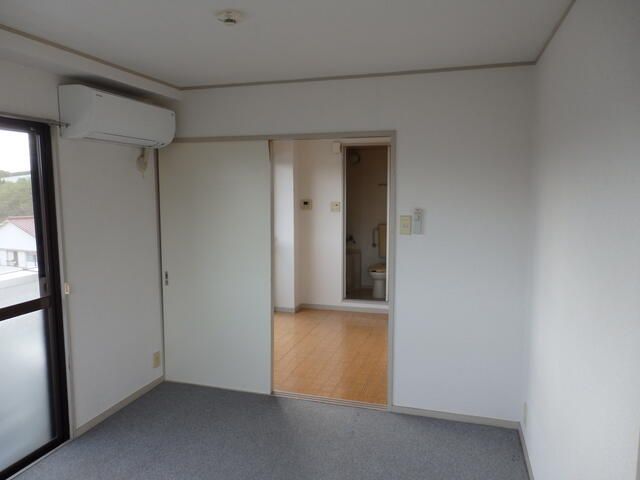 1K Apartment for Rent in Mitaka, Tokyo - 50,000 Yen - Thumbnail 2