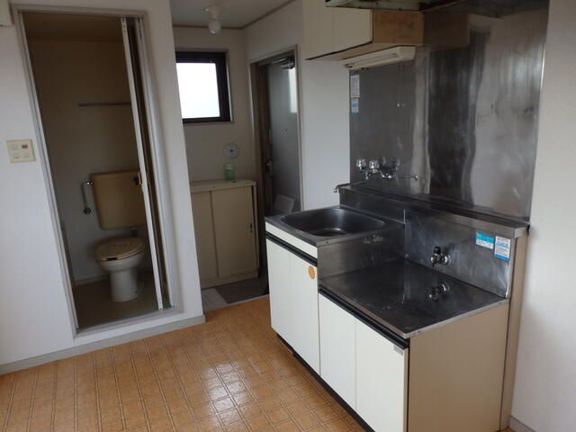 1K Apartment for Rent in Mitaka, Tokyo - 50,000 Yen - Thumbnail 3