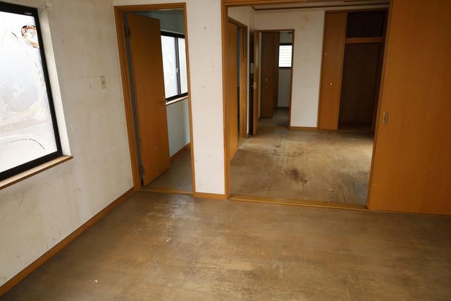 1999 2LDK Shop House on Corner Lot in Hiroshima Higashi Ward - Thumbnail 3