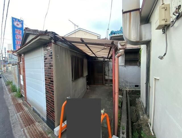1963 Single-Story Wooden House for Sale in Wakayama City - Main Image