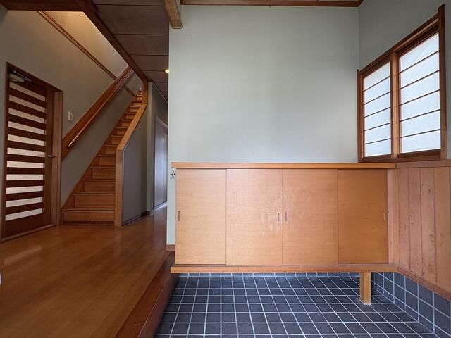 5LDK House for Sale in Toyama City with Garden and Parking - Thumbnail 3