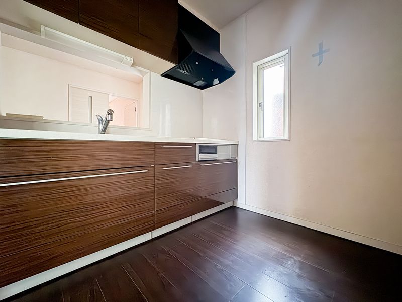 Modern 2LDK House for Rent in Edogawa, Tokyo with Private Garden - Thumbnail 3
