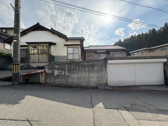 8DK House in Echizen Town with 513㎡ Land and 3 Car Parks - Image 7