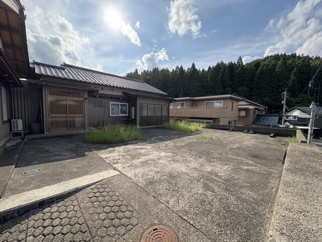 8DK House in Echizen Town with 513㎡ Land and 3 Car Parks - Image 7
